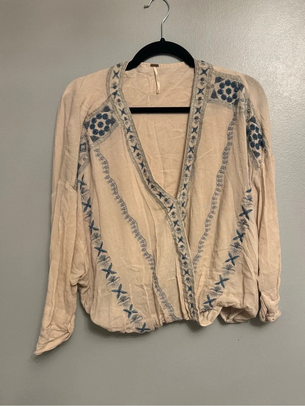 Free People boho Cream top with Blue Embroidery and beading S - Picture 2 of 4